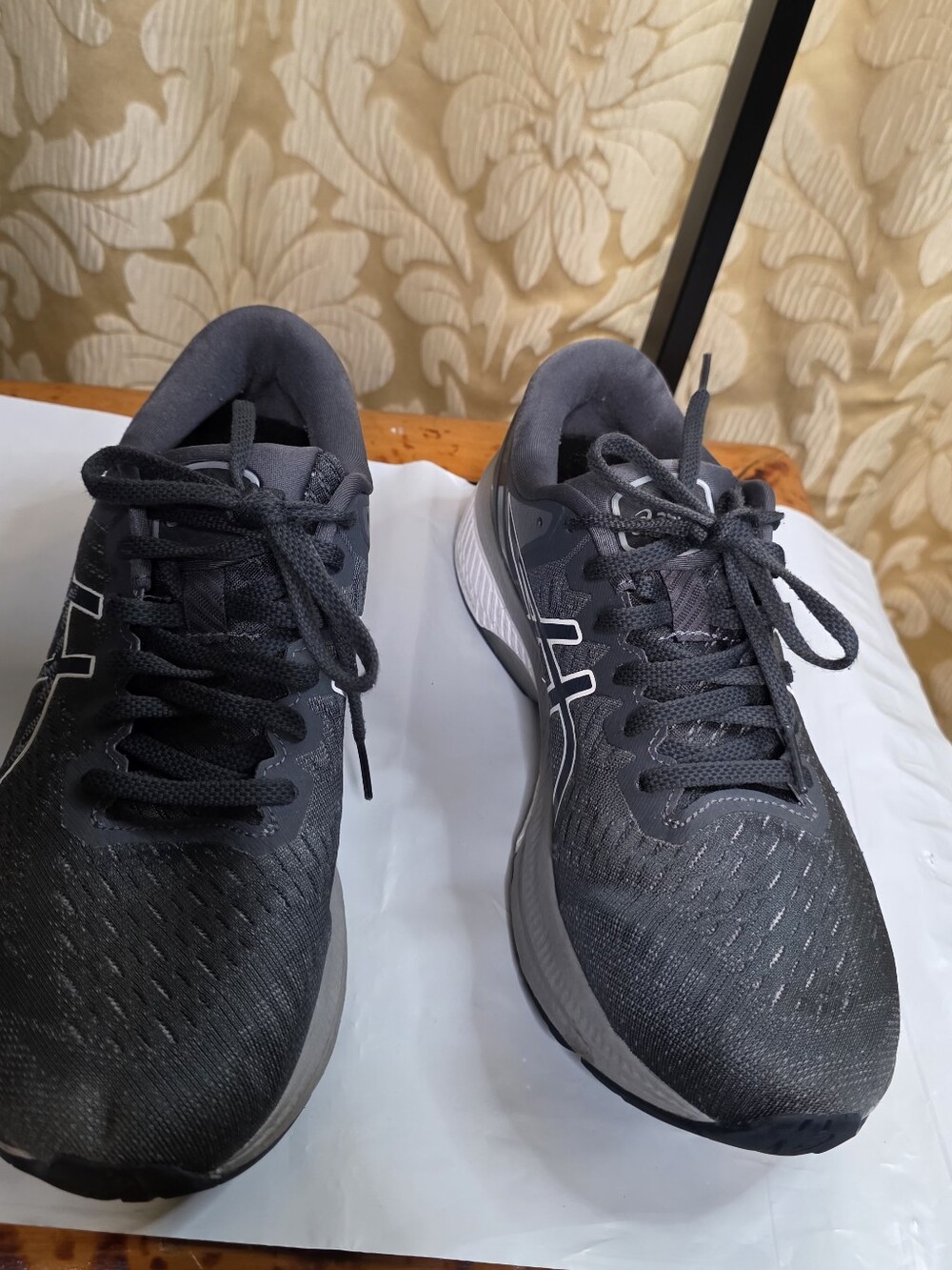 Asics Men Sneakera Sz 9 Gym, Running Gel Kayand 27
